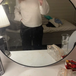 Juicy byxor  - Jag säljer mina svarta juicy byxor som är använda Max 2 ggr. Pris går att diskutera 