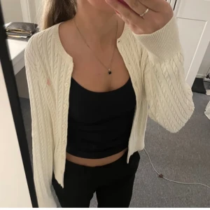 Ralph lauren tröja/kofta - Ralph lauren tröja i bra skick, bilden är lånad. Priset kan diskuteras ❤️