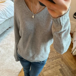 Grå tröja  - Grå tröja från VILA i perfekt skick 