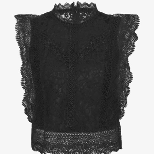 Spetstopp - Intressekoll på den här sjukr snygga spetstoppen från only! Endast använd en gång, men säljer då den inte riktigt är min stil. 