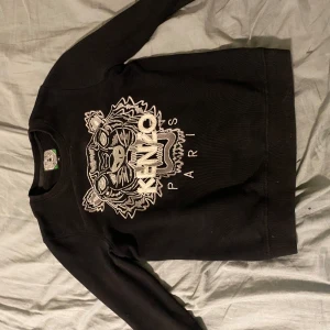 akta kenzo tröja,pris kan diskuteras,tar bara imot swish - bra kvalitet,tvättad innan säljs,använd ungefär 4 gånger,gammal model
