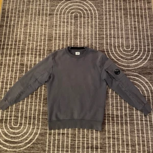Cp Company - Storlek S, passar XS - fet tröja inför våren 