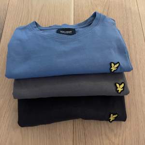 Tja säljer mina Lyle and scott T-shirts separat men vill man köpa alla för ett lägre pris går det nu också. Storlek 14/15 år men passar både XS och S. Hör av er vid minsta fundering och kolla gärna på mina andra annonser. Mvh Levi🍾!