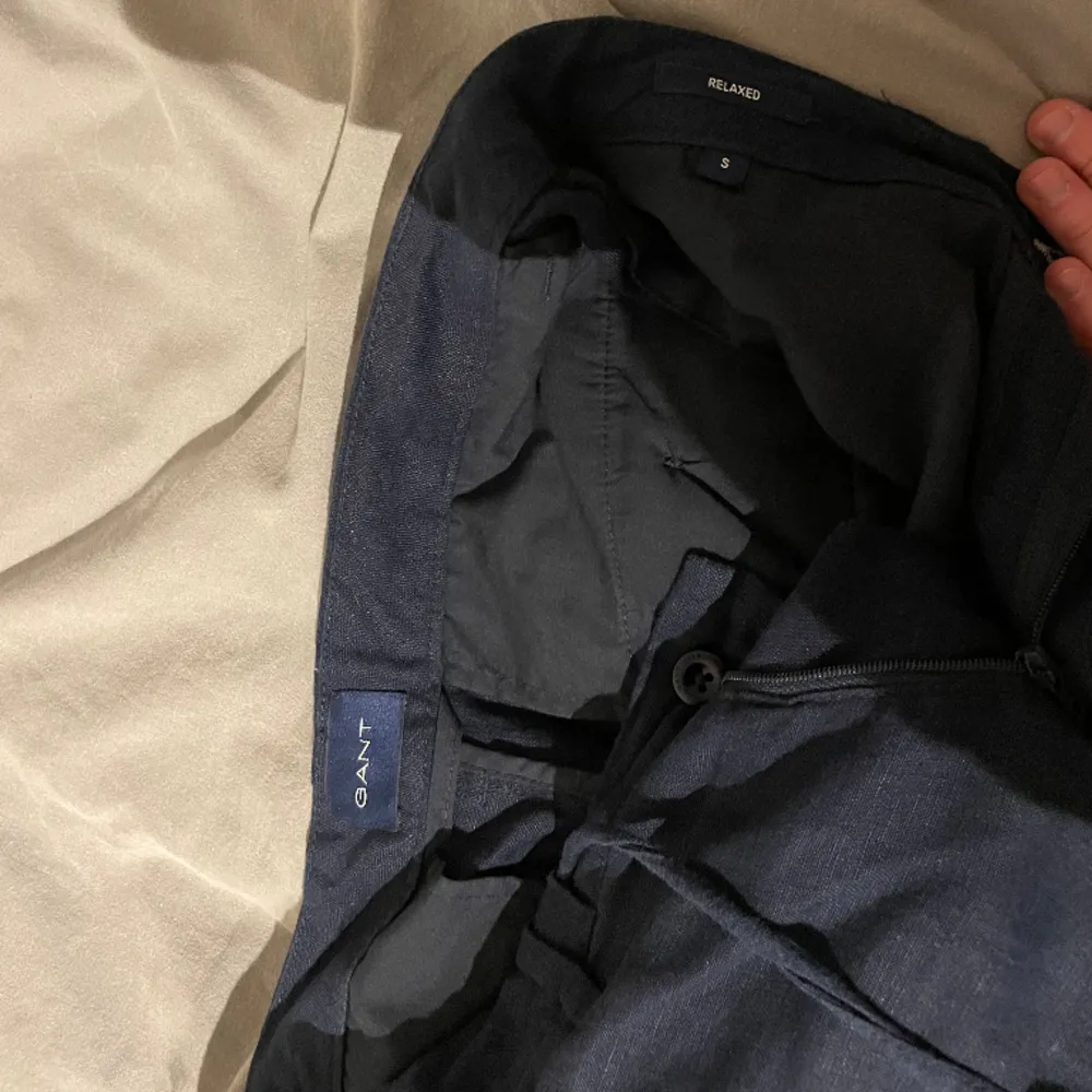 Jättesnygga chinos från gant som tyvärr är för små för mig. Storlek small, relaxed fit. Nypris 1299kr, nästan oanvända . Jeans & Byxor.