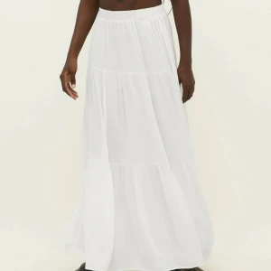 Vit kjol - Använd fåtal gånger så i bra skick. 