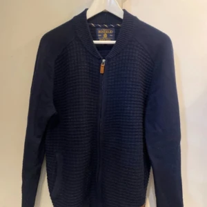 Bondelid zip up - Säljer bondelid zip up bra pris riktigt snygg nu till våren