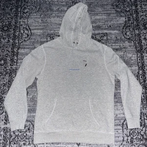 Poetic Collective Hoodie - Skön hoodie, storlek L men sitter som M kan gå ner i pris 🤙