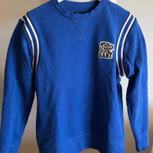 Gant sweatshirt, köpt från boozt.  Den har en vintage stil med passformen och färgen, påminner mig om en college tröja. Fick inte så mycket användning av den. Cond: 9/10. Storlek: S 