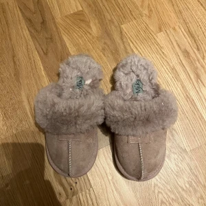 Inneskor - Använda endast en gång, tyvärr är dom för små.