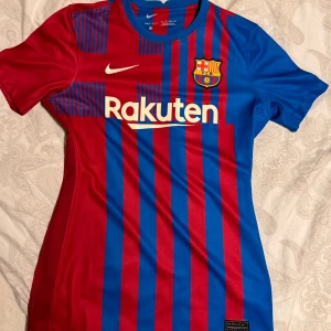 FC Barcelona 2021/22 tröja - Helt nytt. XS