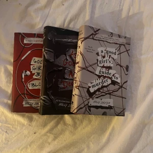 Bok serie  - GE PRISFÖRSLAG då jag vill bli av med de så fort som möjligt Bokserie A good girls Guide to murder helt oläst hardcover 
