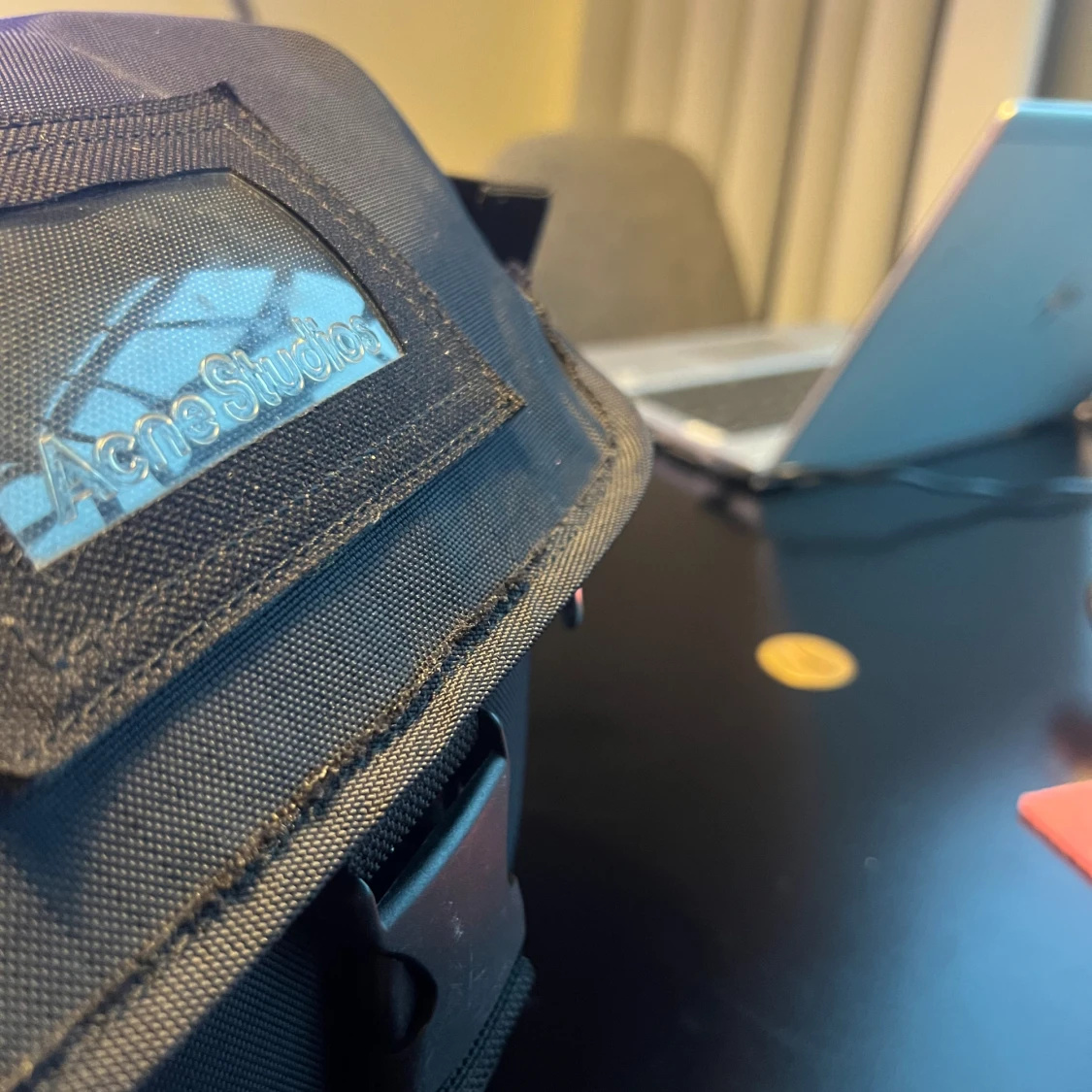 Acne Studios Axelväska  - 90