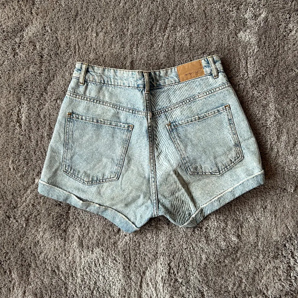 Jeansshorts i fint skick som endast är använda att fåtal gånger! Säljer pga att de är för små för mig❣️. Shorts.