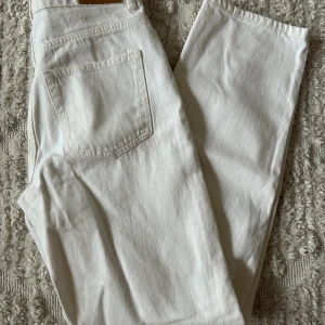 Vita straight jeans - Vita raka jeans från Gina Tricot. Använda 1 gång. 