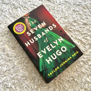 The Seven Husbands of Evelyn Hugo - Taylor Jenkins Reid - Boken är i bra skick och på engelska 