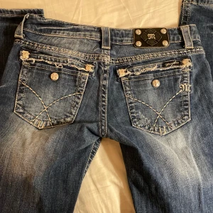 Miss me jeans  - Lågmidjade jeans från sellpy. Fint skick! Använd gärna köp nu!
