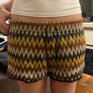 Missonilliknande shorts😍😍 - Jättefina och coola😍🩷🖤⚡️