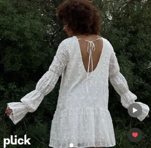 Nakd studentklänning  - Säljer denna jättefina studentklänning från nakd. Helt ny med prislapp kvar. Säljer då jag råkade beställa dubbelt💗