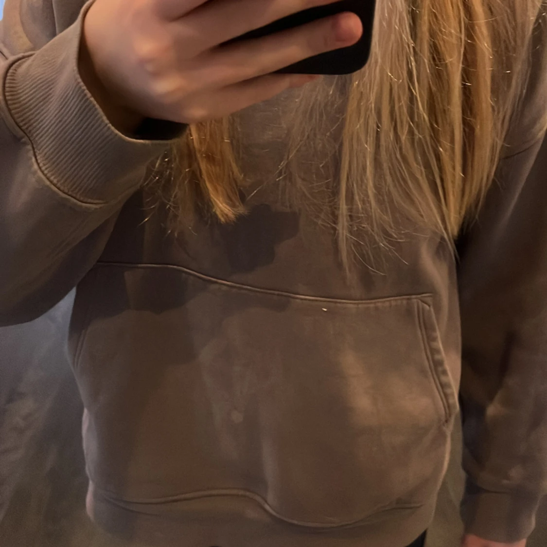 En grå tjock tröja - 90