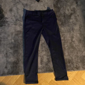 Kostym byxor, Smog - Kostym byxor från Smog, stolen XS med en mörk blå färg nästan svart   Kan mötas upp i Göteborg 