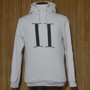 Les Deux Hoodie - Les Deux Hoodie. Hoodien är i bra skick. Storlek Medium. 