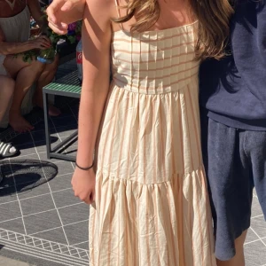 Lång klänning - Använd en gång 