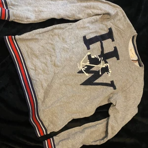 Holly whyte tröja -  Jätteskön bra kvalitet 