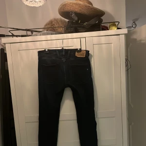 Replay blue jeans anbass - W34 L32 köpt second hand använda ca 6 gånger