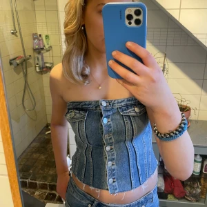 Jeanstopp - Jättecool jeanstopp från zara, endast använd ett fåtal gånger.💙⚡️