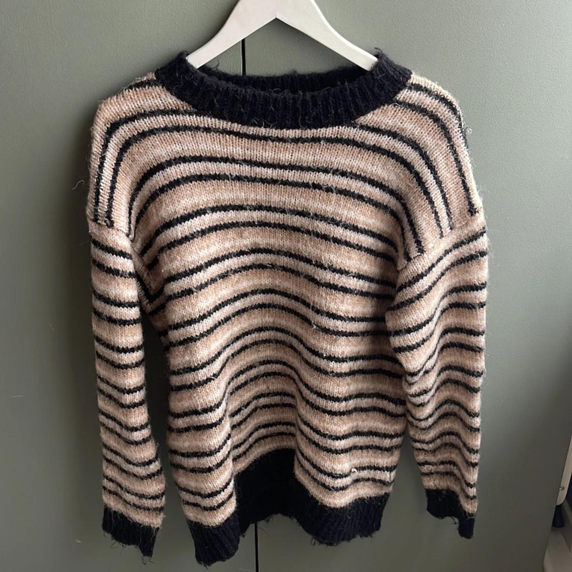 Randig stickad tröja 