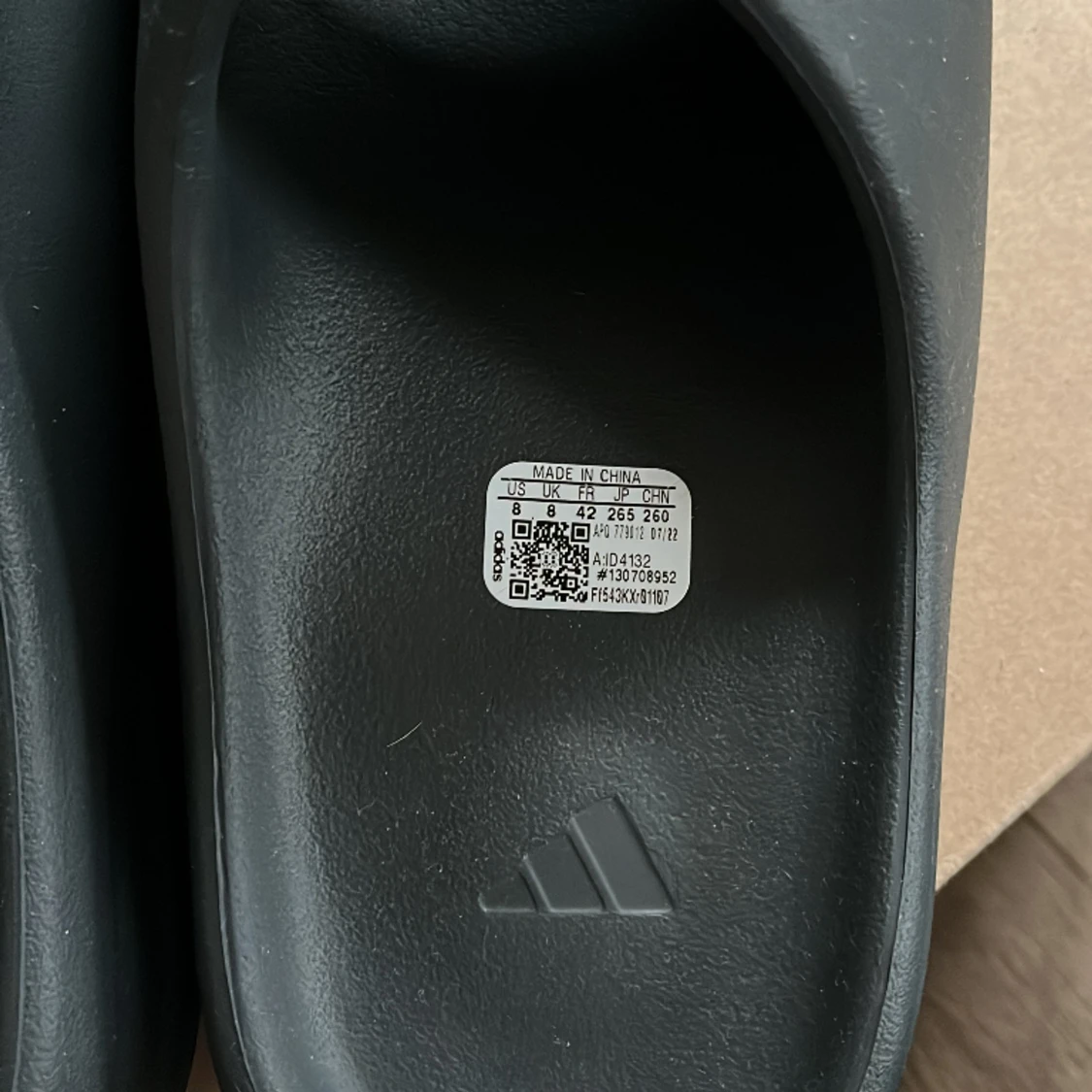 Yeezy Slides - 90