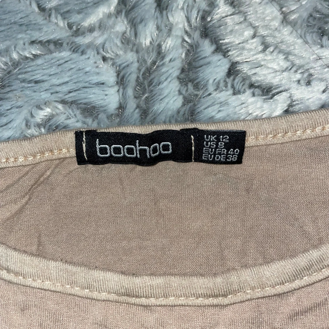 Lång beige T-shirt  - 90