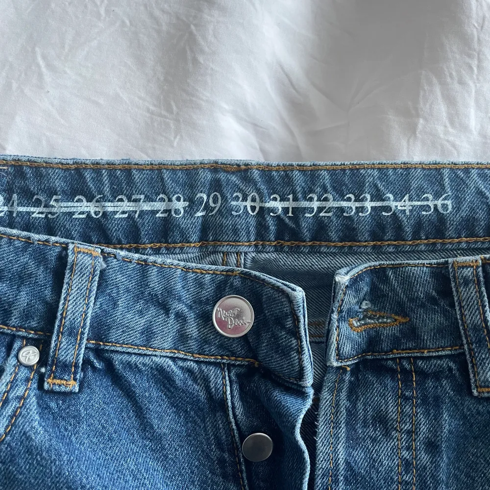 Blå jeans från bikbok, är knappt använda och i bra skick. . Jeans & Byxor.