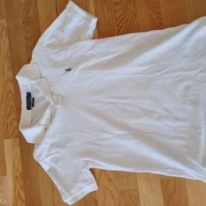 RALPH LAUREN PIKE  - Ralph lauren pike i fint skick, säljs pga att jag vuxit ur den. Pris kan diskuteras vid snabb affär. Bara att skriva vid frågor eller bilder🙌