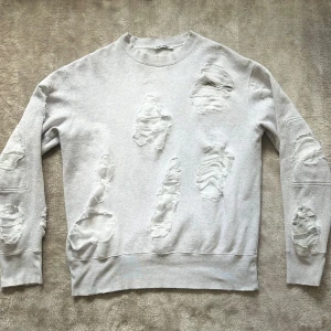 OUR LEGACY ”DISTRESSED SWEATER” - Unik piece från OL, fint skick, sällan använd. Boxy fit