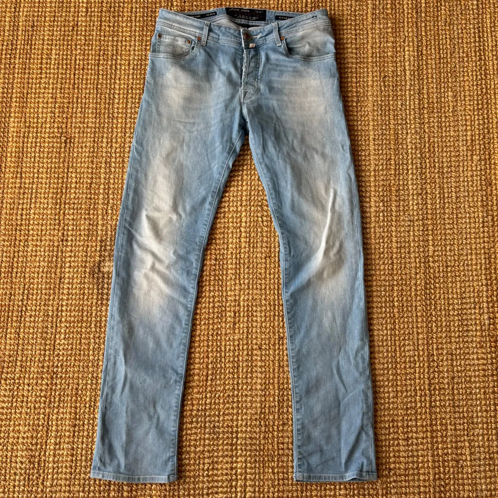 Storlek 32 modell 622 / slim fit. Jeansen är i väldigt bra skick.  PRISET ÄR EJ HUGGET I STEN!. Jeans & Byxor.