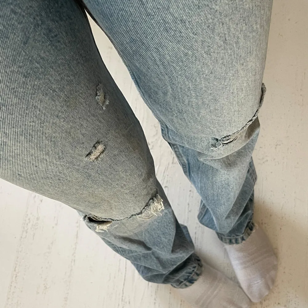 Jeans som inte kommer till använgdning längre. Storlek 34, midrise. Mycket bra skick har använt dom fåtal gånger. Skriv gärna om du har frågor eller för flera bilder💓 Pris kan diskuteras vid snabb affär! . Jeans & Byxor.