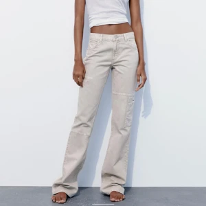 Zara jeans  - Säljer mina helt nya zara jeans som nu är slutsålda. Dom är gråa och är väldigt snygga. Ny pris är 400kr