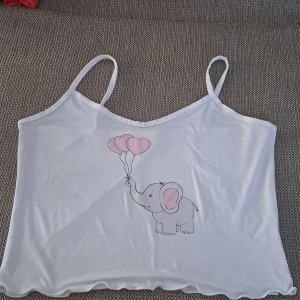 White elephant top. - A cute white elephant top. Can wear on a pijama or outdoor outfit. 