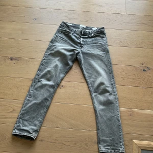 Jack&jones jeans - Jack&jones jeans, storlek w30,L34 loose chris. Säljer den då dom är för små. Knappt använda, priset kan diskuteras