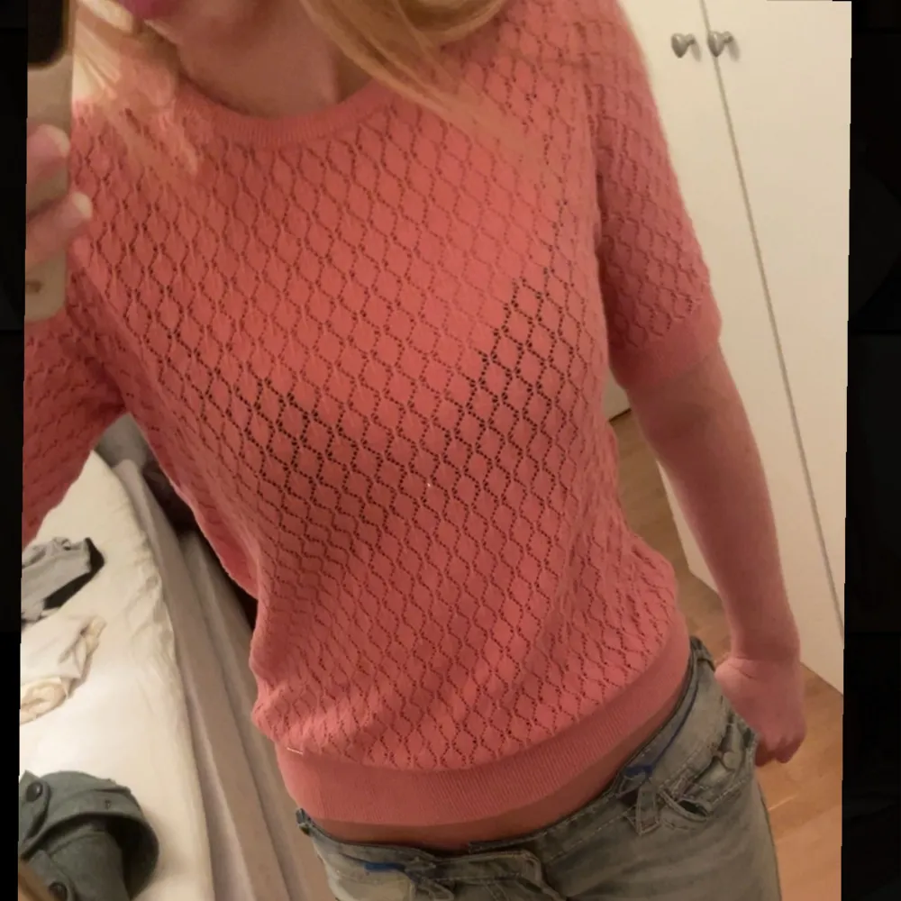Jättefin stickad tshirt med mönster från HAMPTON REPUBLIC! Storlek xs men passar s (jag har vanligtvis s) och förmodligen m också. ANVÄND GÄRNA KÖP NU ❣️. Neuleet.