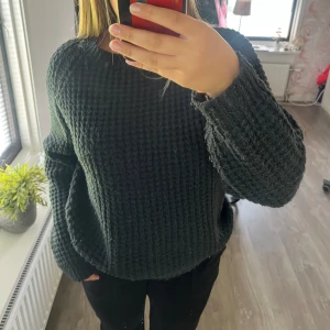 Stickad tröja  - Stickad tröja från lager 157, lite nopprig annars fint skick!