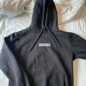 Hoodrich hoodie - Säljer min hoodrich hoodie använd ett fåtal gånger💗 inga defekter
