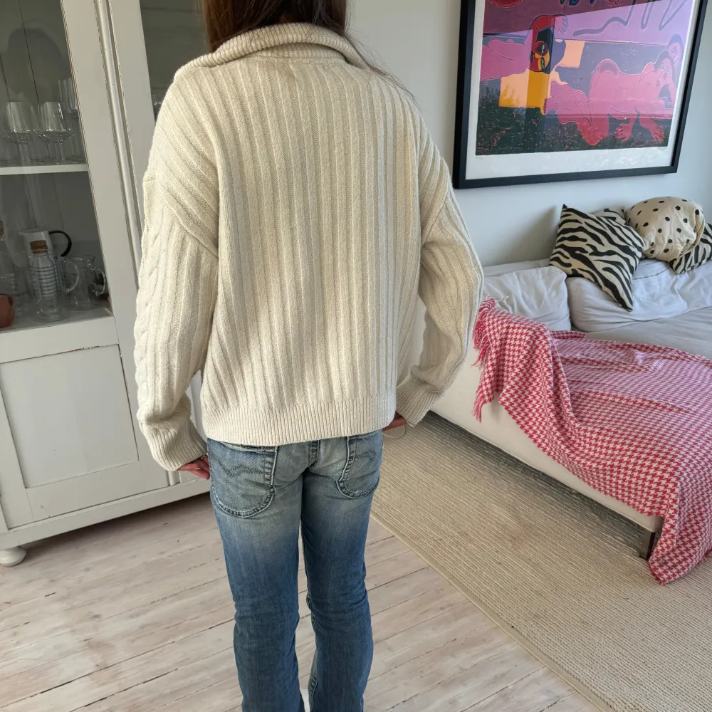 Jätte fin stickad tröja med dragkedja fram! Använd men fint skick!💕. Neuletakit & Villapaidat.