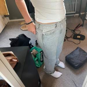 Low waist jeans från Gina  väldigt bra skick