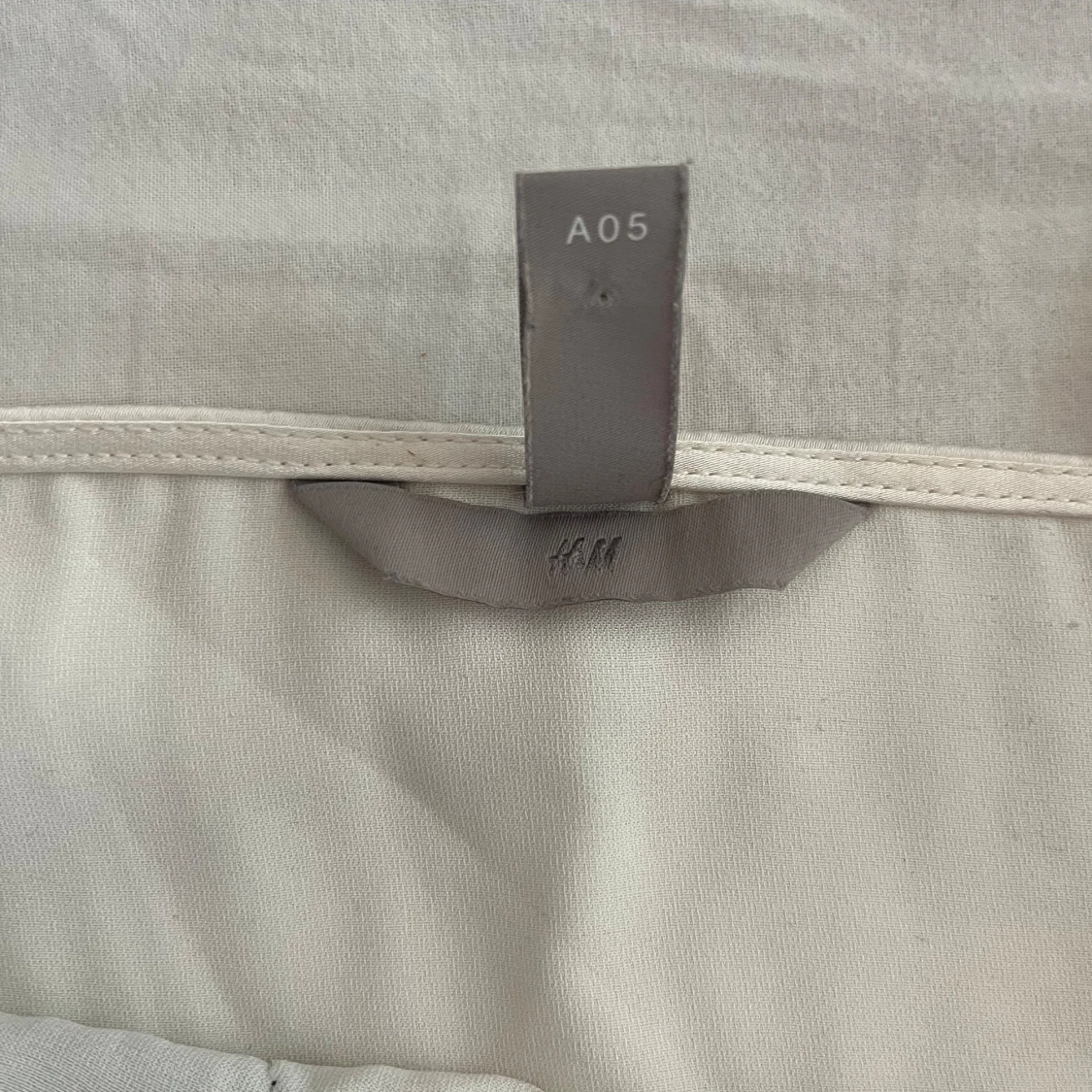  Silkeslinne med svarta detaljer  - 2