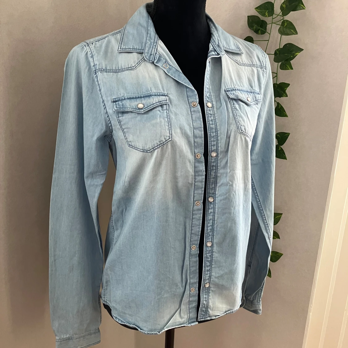 Helt ny tunnare jeansskjorta - 90