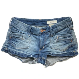 Lågmidjade shorts - Snygga lågmidjade shorts! 💘 Skicka för mått/fler bilder :)