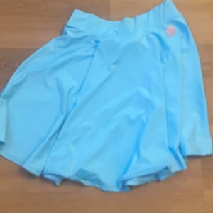 Dolly style kjol! - Blå dollystyle kjol! Nästan inte använd, tycker den är super fin