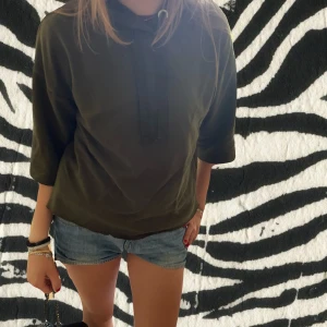 Trekvartsärmad hoodie - Så så snygg trekvartsärmad hoodie perfekt nu till höst…🍂🍸💋